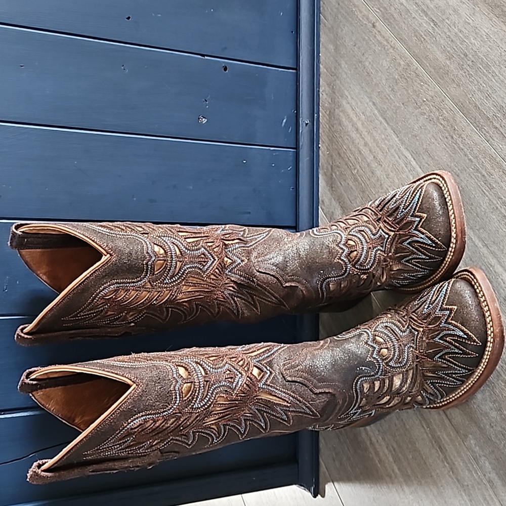 size 6.5: Lucchese boots dark brown